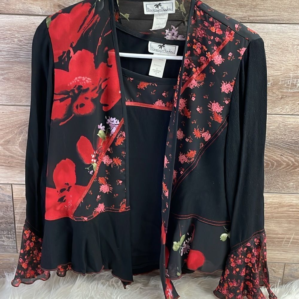 Tommy N Loulou Ladies 2 piece Floral Blouse, Size Small, Black, Red and Pink